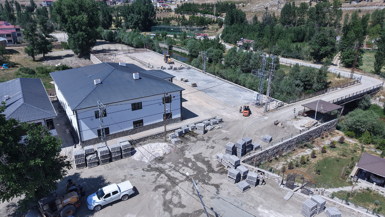 Büyükşehir’den Elbistan Karahasanuşağı’nda Parke Çalışması