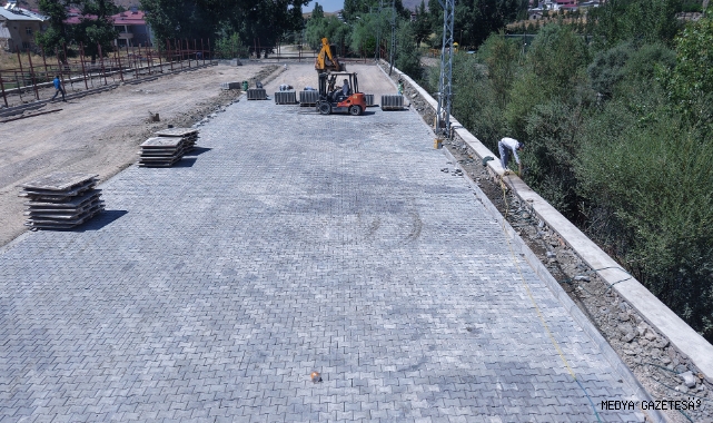 Büyükşehir’den Elbistan Karahasanuşağı’nda Parke Çalışması