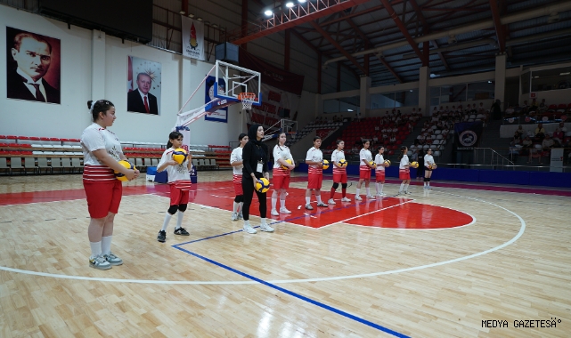 Büyükşehir’den Kadın Voleyboluna Güçlü Altyapı Desteği