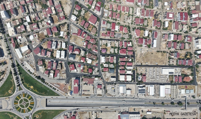 Büyükşehir, Dulkadiroğlu’nda Sokak Sokak Asfalt Mesaisini Sürdürüyor