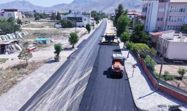 Büyükşehir, Elbistan’ın Caddelerini Yeniliyor