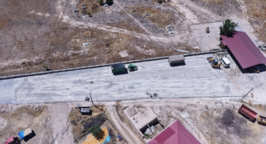 Büyükşehir, Elbistan İncecik’te Mezarlık Yolunu Kilit Parkeyle Yeniliyor