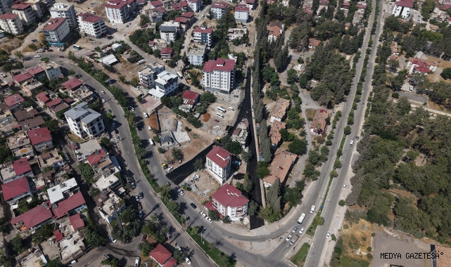 Büyükşehir, Mükremin Halil Caddesi’nde Asfalt Mesaisini Başlattı