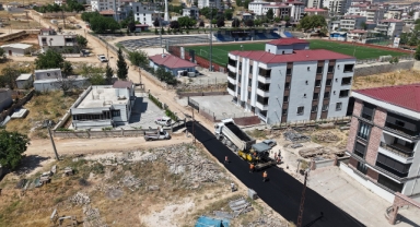 Büyükşehir, Pazarcık’ta Asfalt Mesaini Ahmet Bozdağ Mahallesi’nde Sürdürüyor