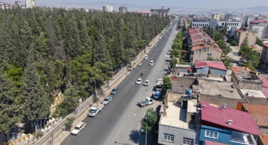 Büyükşehir, Şeyh Adil ve Girne Caddelerini Sıcak Asfaltla Yeniledi