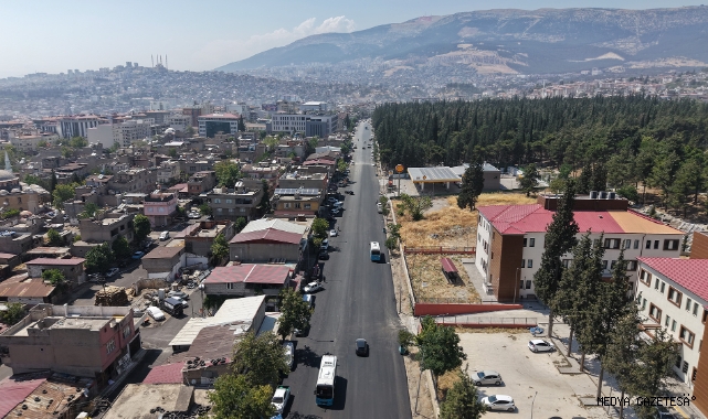 Büyükşehir, Şeyh Adil ve Girne Caddelerini Sıcak Asfaltla Yeniledi