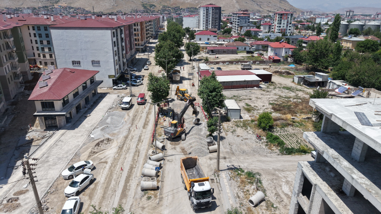 Elbistan Malatya Caddesi’nde Altyapı Yenileme Çalışmaları Sürüyor