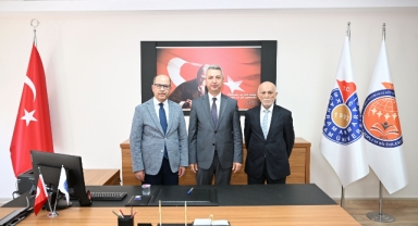 İnsan ve Toplum Bilimleri Fakültesinde Dekanlık Devir Teslimi Gerçekleşti