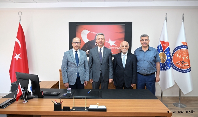 İnsan ve Toplum Bilimleri Fakültesinde Dekanlık Devir Teslimi Gerçekleşti