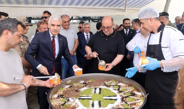 KAHRAMANMARAŞ'TA DUYGULANDIRAN AŞURE PROGRAMI: HAYATINI KAYBEDEN ÖĞRETMEN VE ÖĞRENCİLER İÇİN DUALAR EDİLDİ