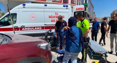 -Kahramanmaraş’ta Elektrikli Araç Park Halindeki Otomobile Çarptı: 2 Yaralı