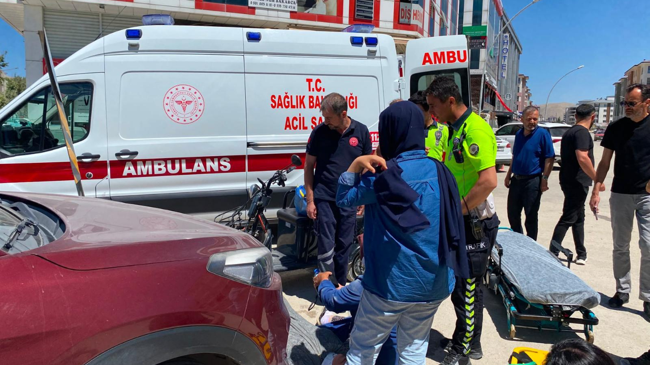 -Kahramanmaraş’ta Elektrikli Araç Park Halindeki Otomobile Çarptı: 2 Yaralı