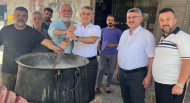 KAHRAMANMARAŞ'TA ESNAF DAYANIŞMASININ EN GÜZEL ÖRNEĞİ: AŞURE PROGRAMINDA BİRLİK VE KARDEŞLİK MESAJI