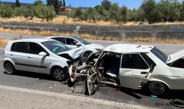 Kahramanmaraş’ta iki otomobil kafa kafaya çarpıştı: 2 yaralı 