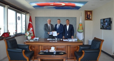 KAHRAMANMARAŞ'TA KURUMLAR ARASI DAYANIŞMA MESAJI: SGK İL MÜDÜRÜ KARAOĞLAN'DAN ESNAF TEŞKİLATINA HAYIRLI OLSUN ZİYARETİ