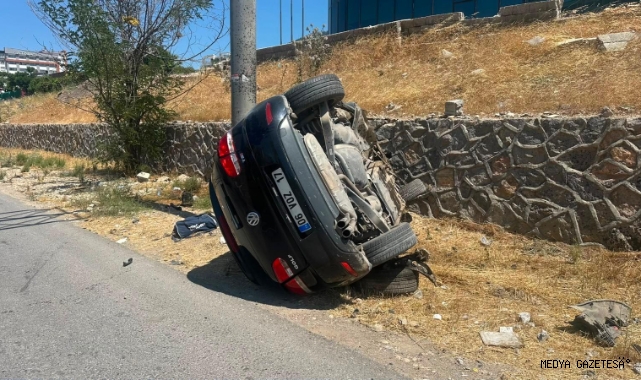 Kahramanmaraş’ta otomobil KGYS direğine çarptı: 2 ağır yaralı