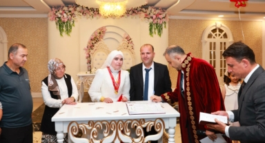 Kahramanmaraş’ta sevgi engel tanımadı: Doğuştan görme engelli iki öğretmen hayatlarını birleştirdi