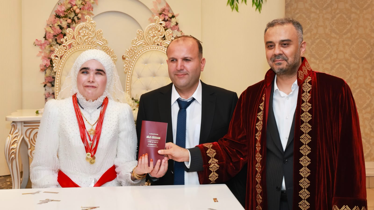 Kahramanmaraş’ta sevgi engel tanımadı: Doğuştan görme engelli iki öğretmen hayatlarını birleştirdi