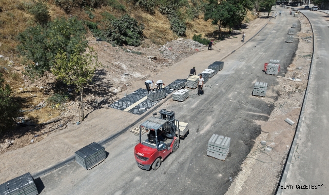 Nursultan Nazarbayev Bulvarı’nda Dönüşüm Yürüyüş Yolu İmalatıyla Sürüyor
