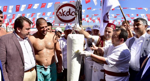 27. GELENEKSEL KARAKUCAK GÜREŞ FESTİVALİ YAPILDI