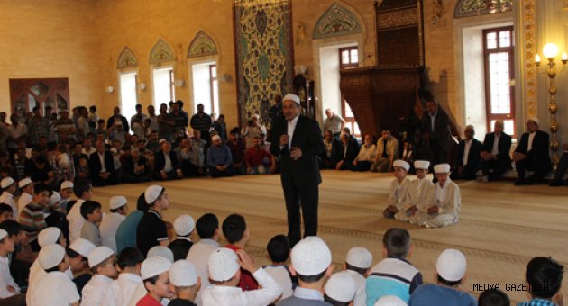 4 BİN ÇOCUK NAMAZA BAŞLADI