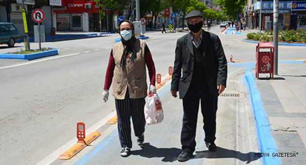 65 yaş ve üzeri vatandaşlar uzun bir aradan sonra sokağa çıktı