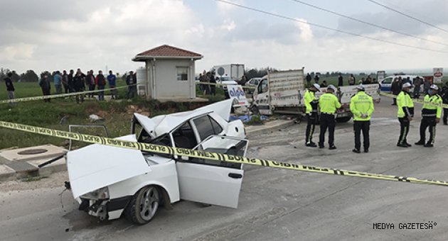 Adana’da iki aracın çarpıştığı kazada 3 kişi hayatını kaybetti