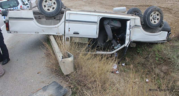 Adana'da kamyonet devrildi: 4 yaralı