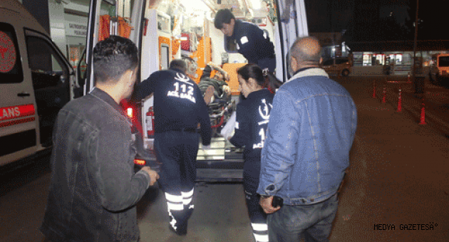 Adana'da motosikletten açılan ateş sonucu iki kişi yaralandı
