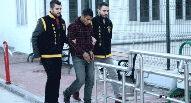 Adana'da otomobil kundaklayan zanlı tutuklandı
