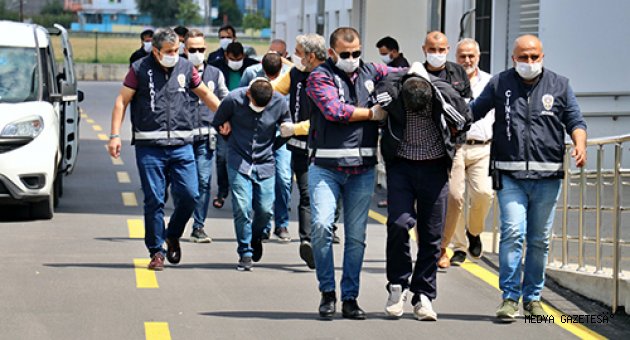 Adana'daki cinayetle ilgili yakalanan 5 şüpheliden ikisi tutuklandı