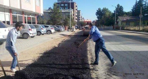 AFŞİN BELEDİYESİ ASFALT YAMA ÇALIŞMALARI YAPIYOR…