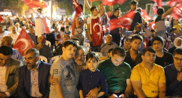 AFŞİN’DE DEMOKRASİ NÖBETİ…