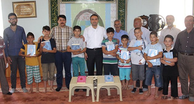 Afşinder, cüzünü tamamlayan çocuklara Kur’an-ı Kerim hediye etti