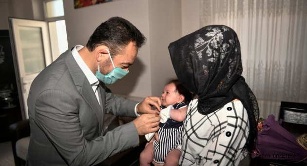 Ahmet Melih bebeğin ilk altını Elbistan Belediyesi’nden