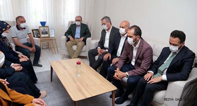 AK Parti Genel Başkan Yardımcısı Mahir Ünal'dan şehit ailesine ziyaret