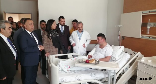 AK Parti Hatay Milletvekili Çelik'ten İdlib'deki saldırılarda yaralanan Mehmetçiklere ziyaret