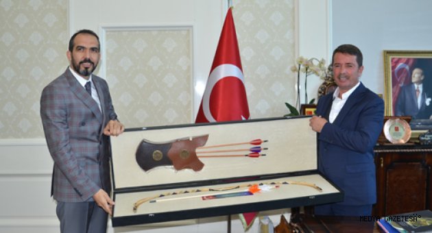 AK Parti İl Başkanı Ahmet Özdemir, Başkan Okumuş’a ‘Ufku Açık Olmak Bambaşka Bir Şey’