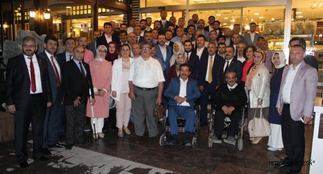 AK PARTİLİLER SAHURDA BİR ARADA