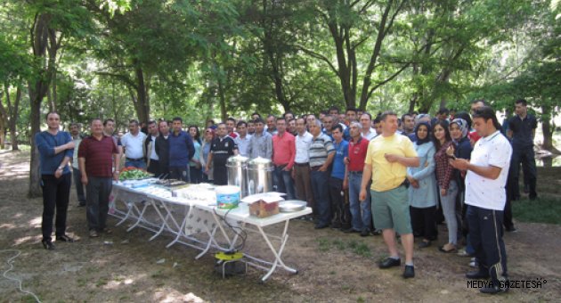 AKMANSOY’dan personele piknik