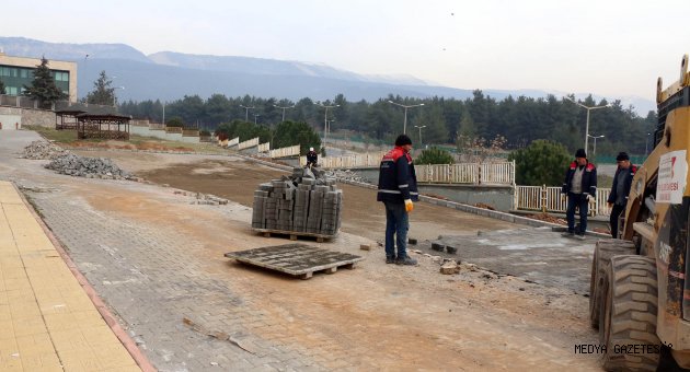Anadolu Lisesi Bahçesinde Çevre Düzenlemesi
