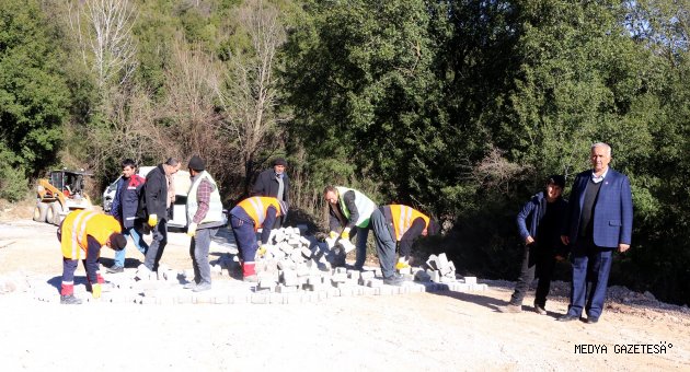 Andırın Mahallelerine 7 bin m2 Parke