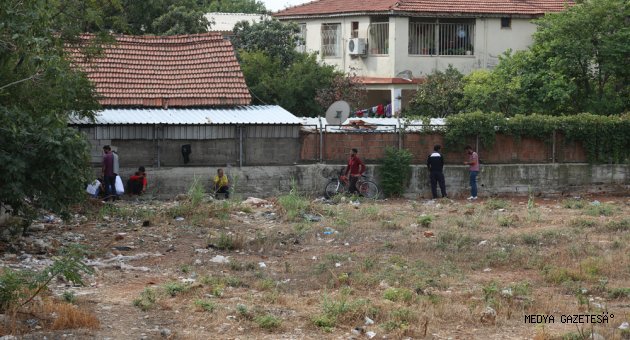Antalya'da arazide erkek cesedi bulundu