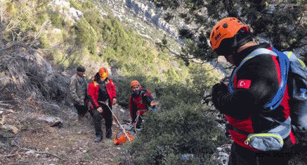 Antalya'da kuş avlarken uçurumdan düşen kişi kurtarıldı