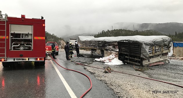 Antalya'da seyir halindeki tırda yangın