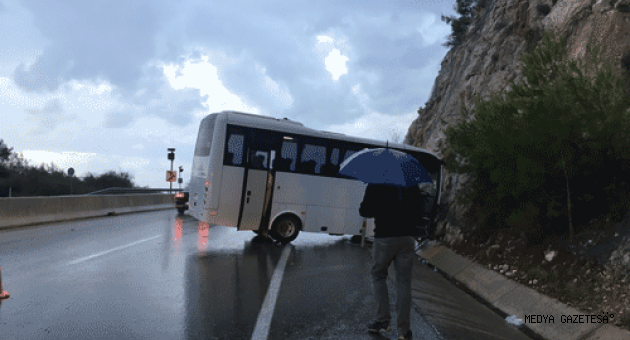 Antalya'da trafik kazası: 17 yaralı