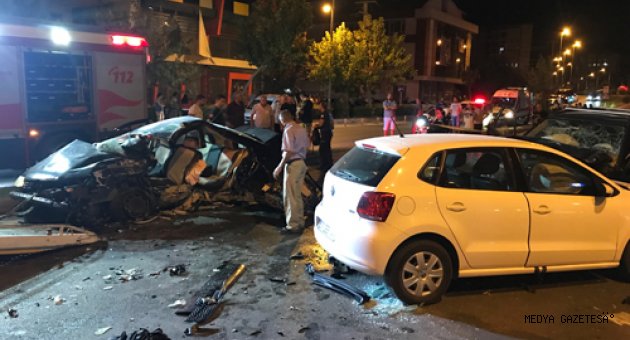 Antalya'da zincirleme trafik kazası: 2 ölü, 6 yaralı