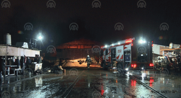 Antalya'daki tamirhane yangınında çok sayıda araç zarar gördü