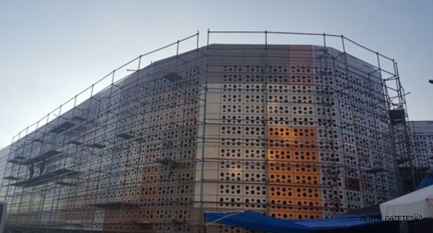 ARASA OTOPARK’TA SON RAMPA YAPILIYOR