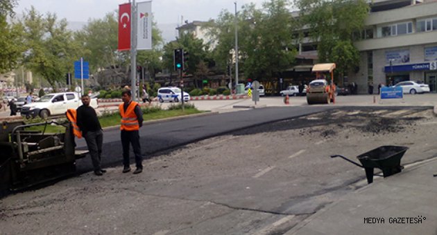 AZERBAYCAN BULVARI ASFALTLANIYOR